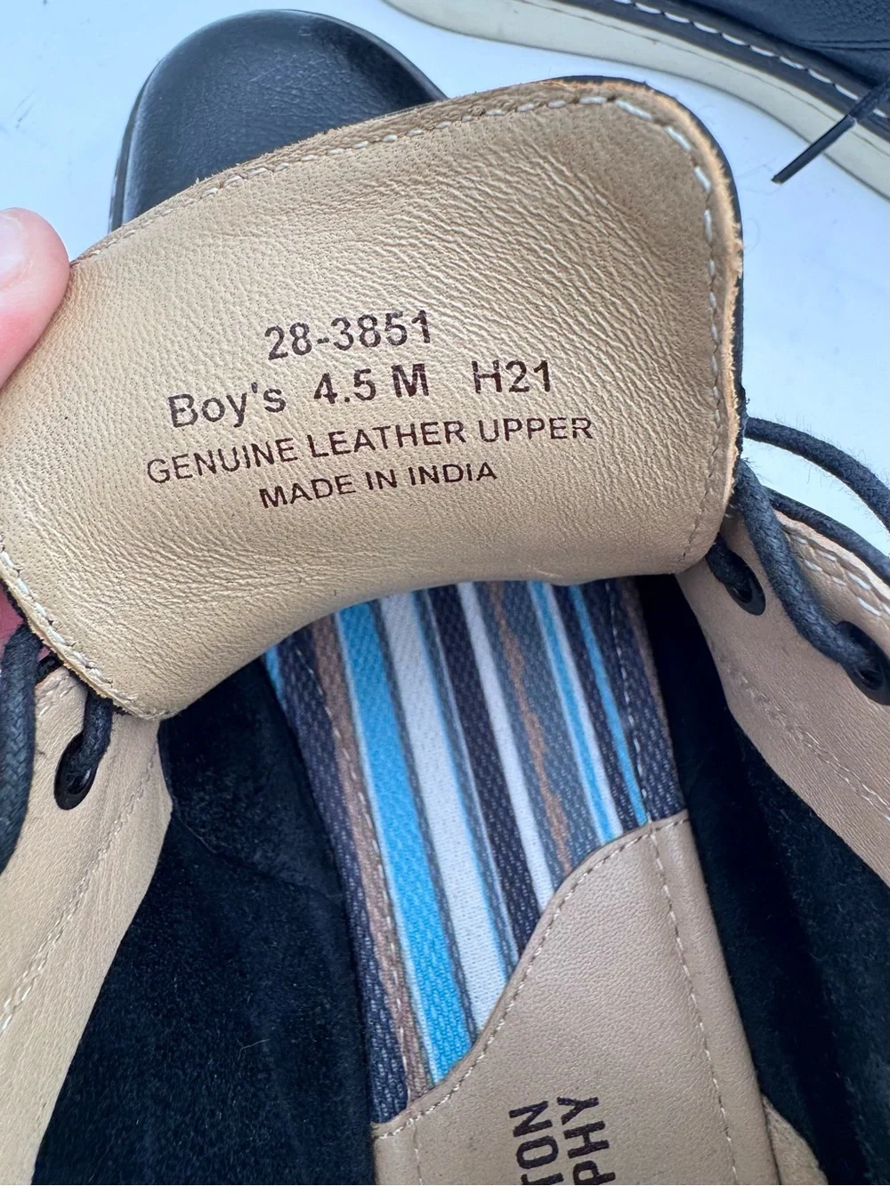 Johnston & Murphy Youth Black Leather Chukka Boots with Contrast Sole -Youth 4.5